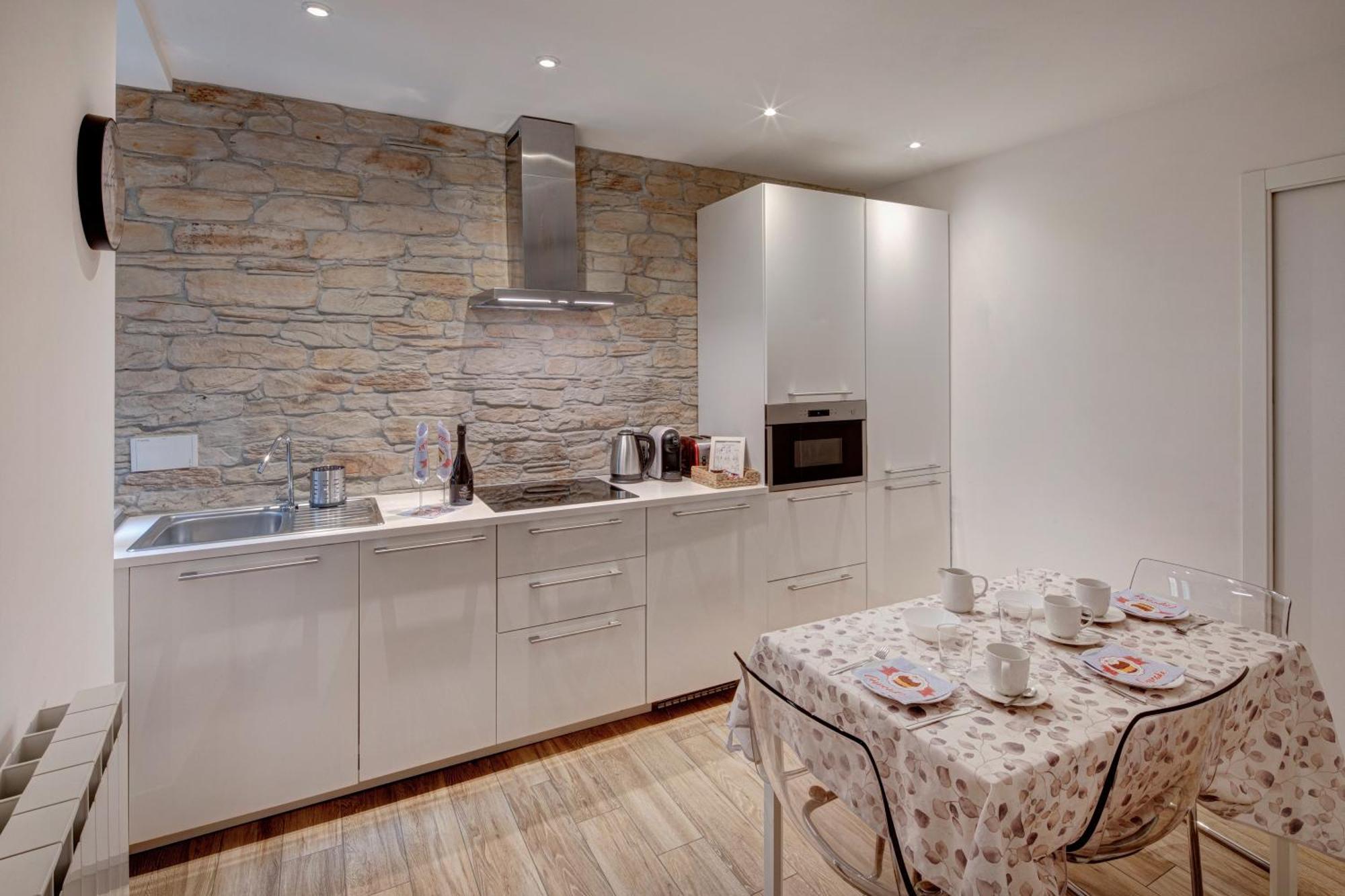 La Maison De Trieste Suite Garage Ngoại thất bức ảnh
